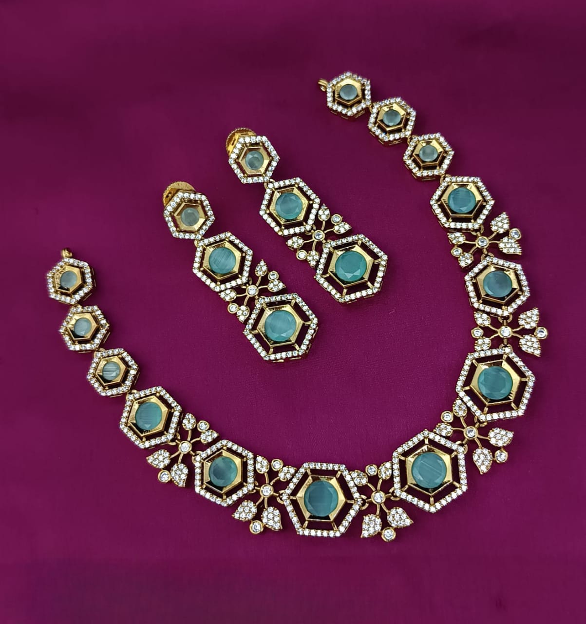 Hexagon Design  Necklace Set ( Pale Green )