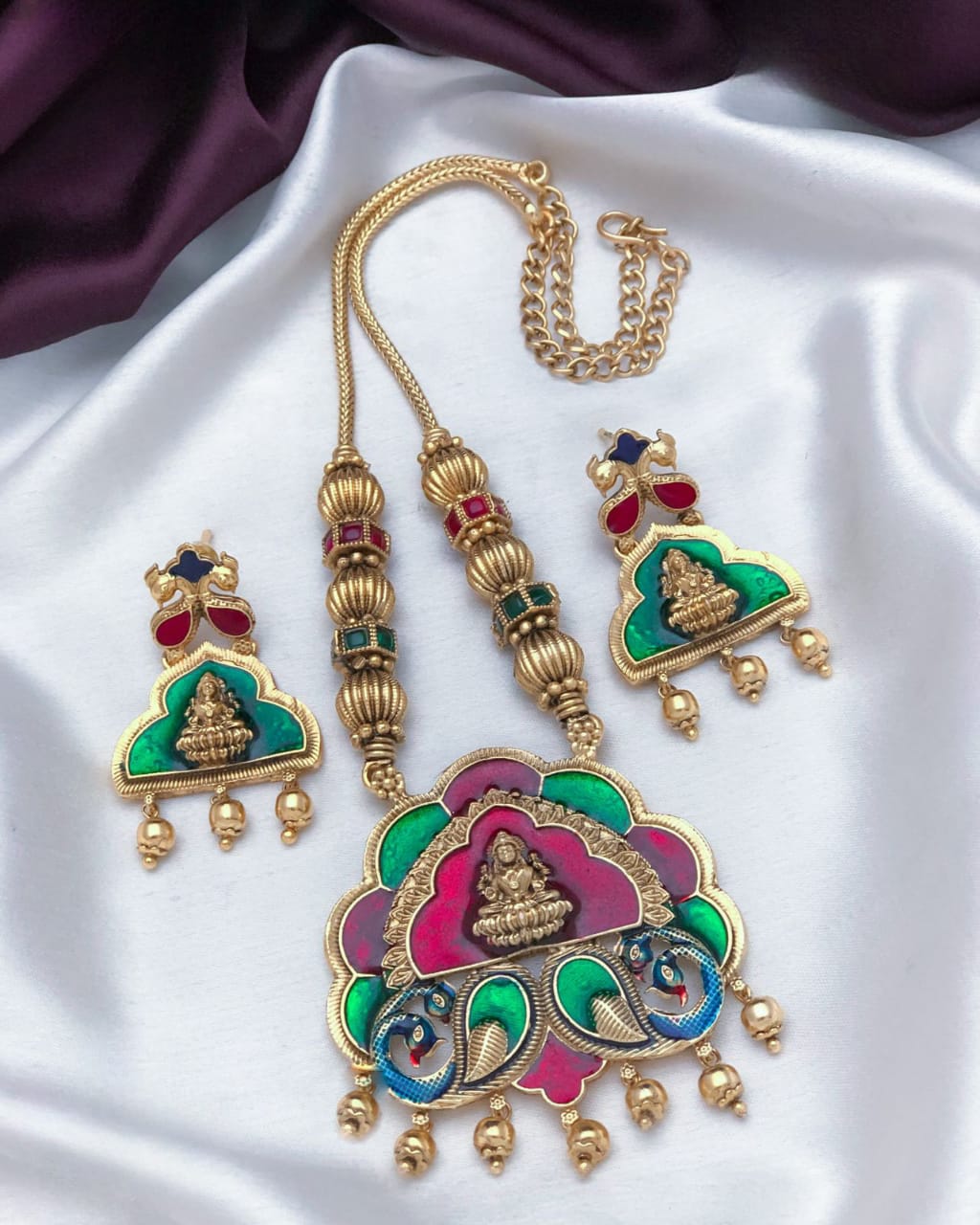 Lakshmi Peacock Red Green Chain Set SJ160