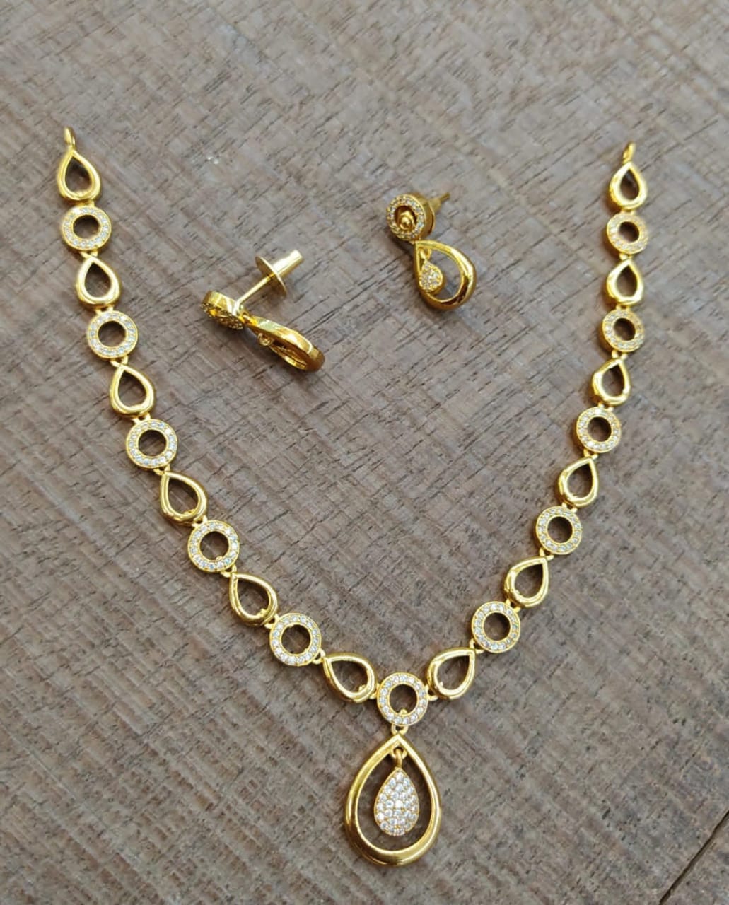 Round Leaf Necklace Set