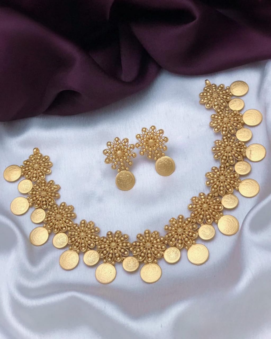 Traditional Glitter Necklace Set