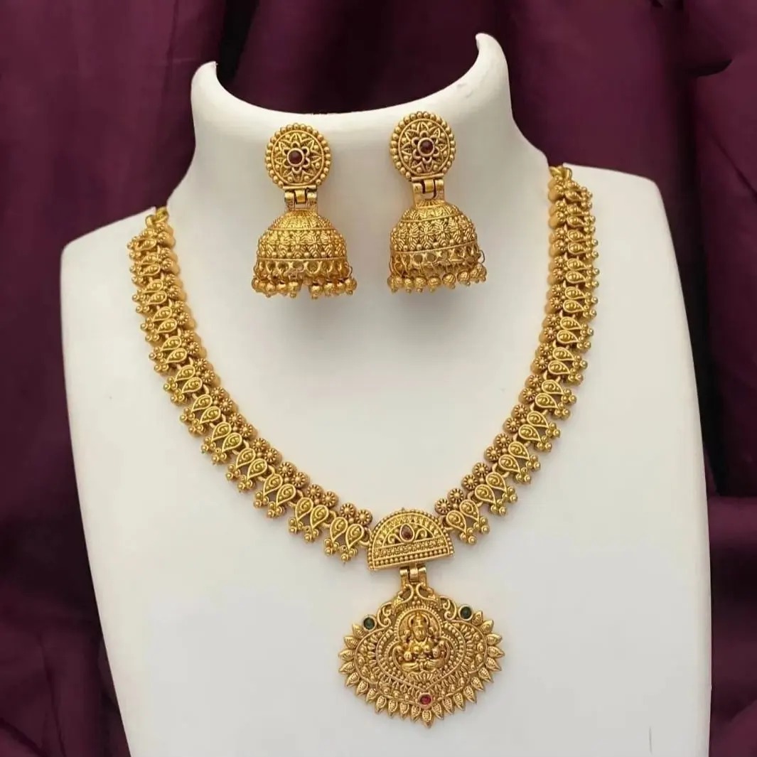 Traditional simple GoldAlike Necklace Set